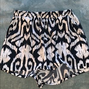 Black & white pattern shorts